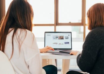 Najavili otkaze radnicima pa direktorima povećali bonus za 200 posto