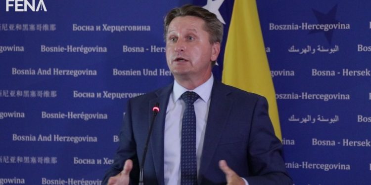 Nakon pisanja Raporta Emrić pita nadležne: Održavaju li se tajni sastanci SNSD-ovaca u institucijama BiH i jeste li nešto poduzeli?