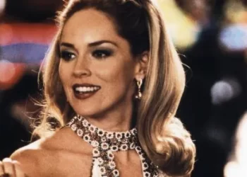 Ona ima 66 godina i dalje obara s nogu: Zašto je to tako?