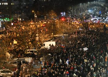 Pogledajte kako su na mostu dočekali studenticu iz Sarajeva koji su Vučićevi mafijaši brutalno pretukli u Novom Sadu