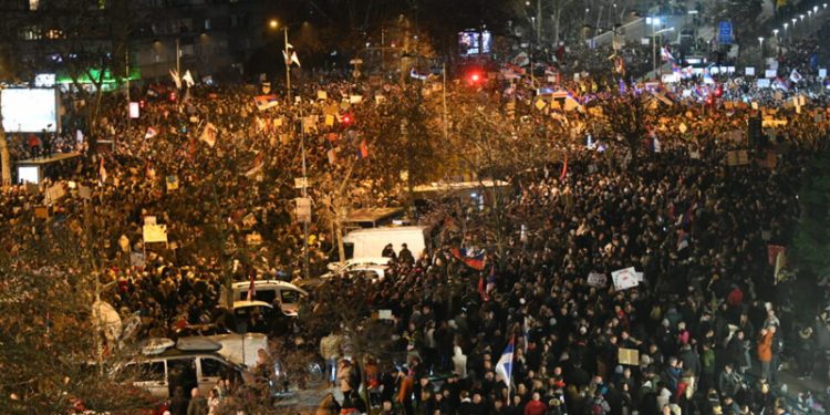 Pogledajte kako su na mostu dočekali studenticu iz Sarajeva koji su Vučićevi mafijaši brutalno pretukli u Novom Sadu