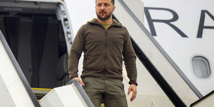 Zelenskij stigao u Washington, potpisat će sporazum s Trumpom