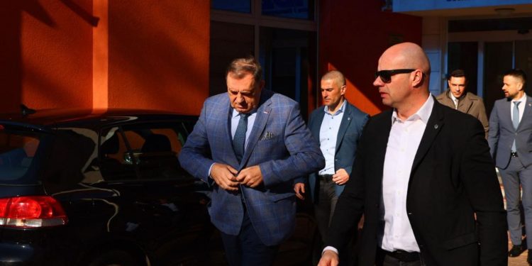 Dodik kaže da će SNSD podržati budžet BiH. Iz njega se finansiraju i institucije koje želi protjerati iz RS: SIPA, Tužilaštvo i Sud BiH