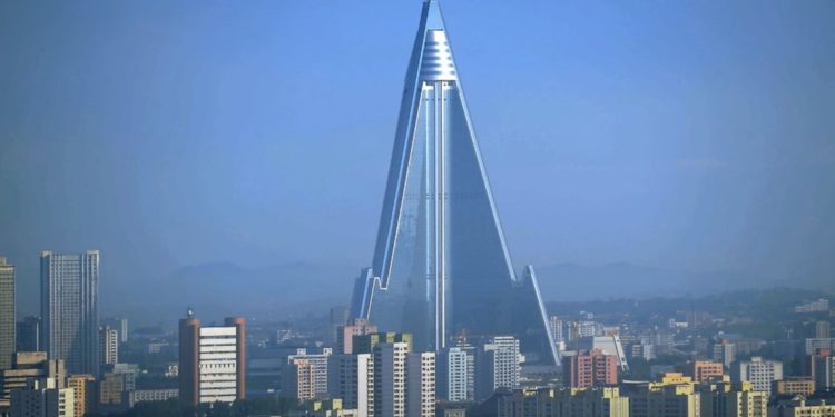 Ovaj hotel je jedan od najviših napuštenih na svijetu, nikada nije dovršen niti je imao gosta