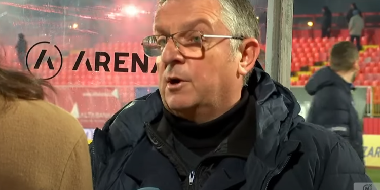 Trener u Srbiji davao izjavu pred TV kamerom. Iza njega izbila brutalna tučnjava